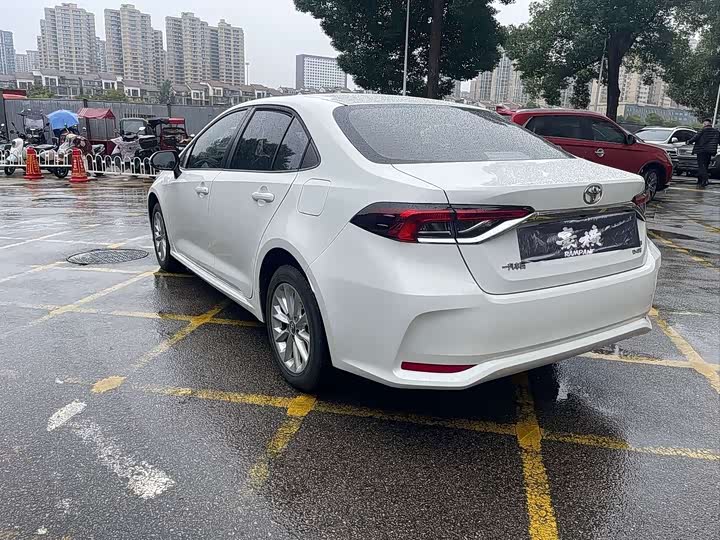 Фото 8 - Toyota Corolla