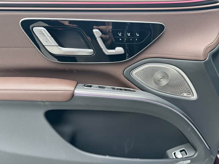 Фото 8 - Mercedes-Benz EQS