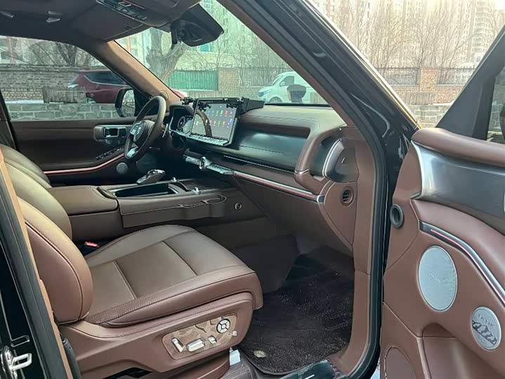 Фото 9 - Tank 700 Hybrid