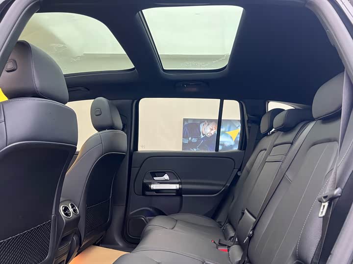 Фото 9 - Mercedes-Benz EQB