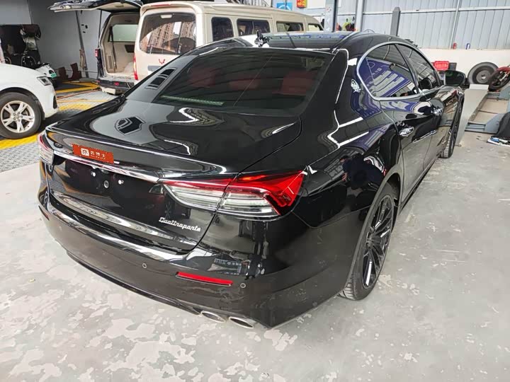 Фото 4 - Maserati Quattroporte