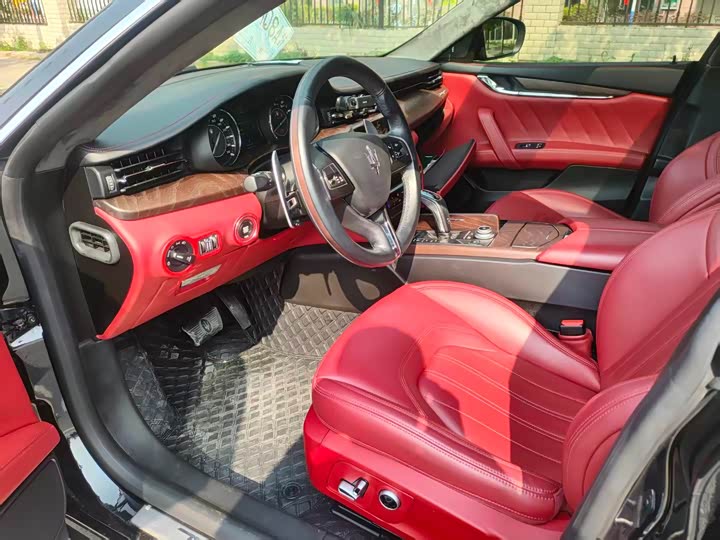 Фото 5 - Maserati Quattroporte