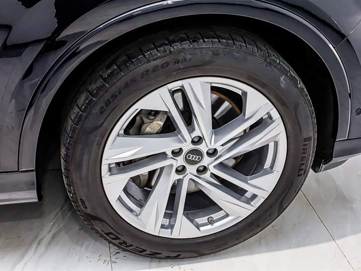 Фото 8 - Audi Q7