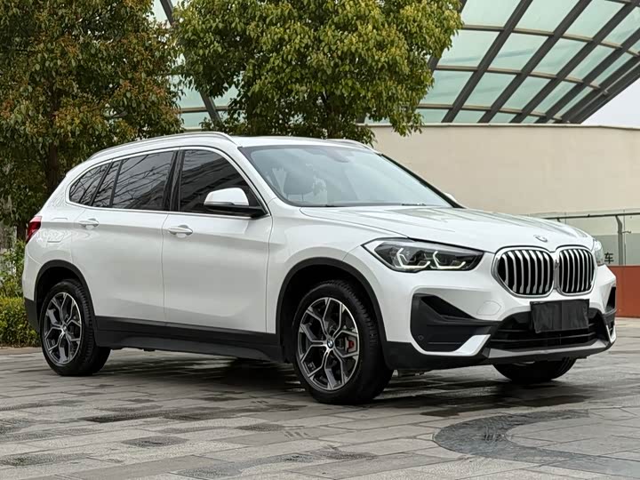 Photo 2 - BMW X1