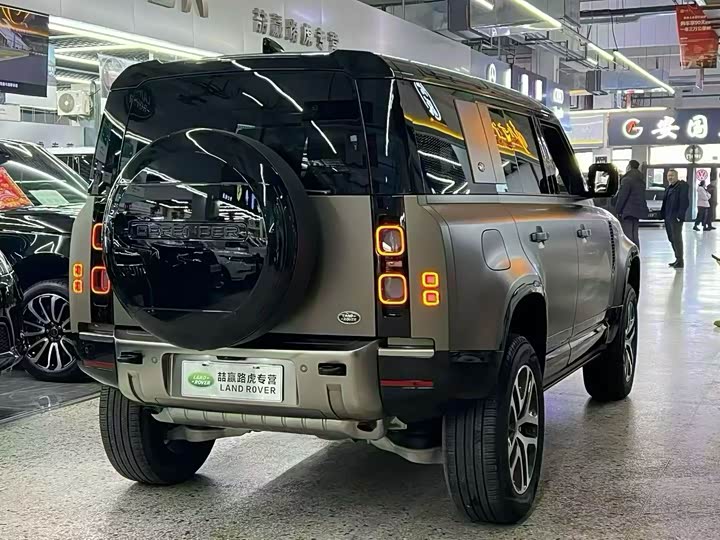 Фото 9 - Land Rover Defender