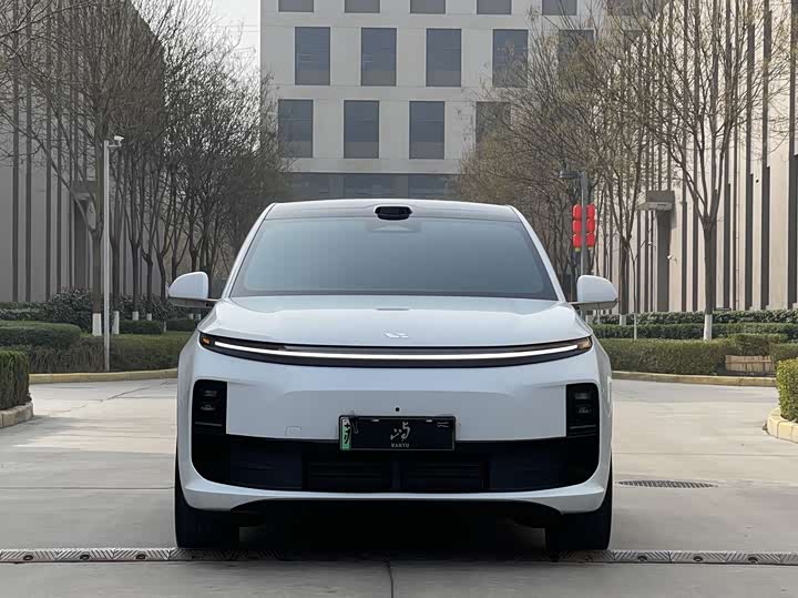 Photo 2 - LiXiang L6