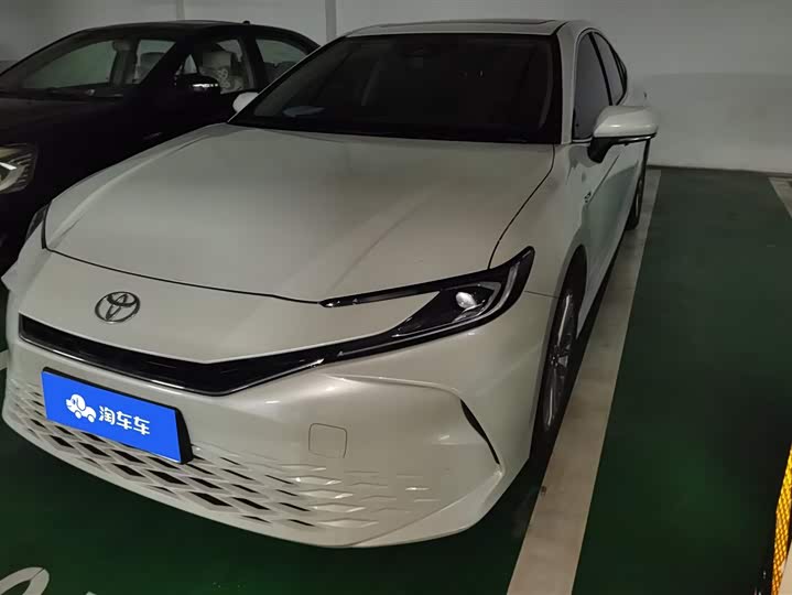 Фото 1 - Toyota Camry