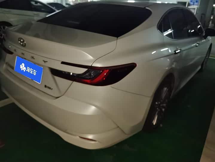 Фото 3 - Toyota Camry