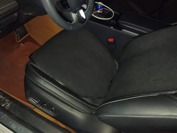 Фото 9 - Toyota Camry