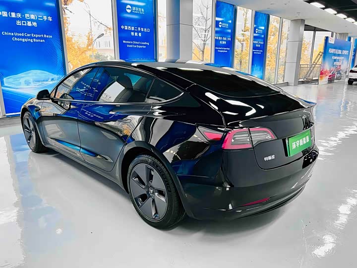 Фото 4 - Tesla Model 3