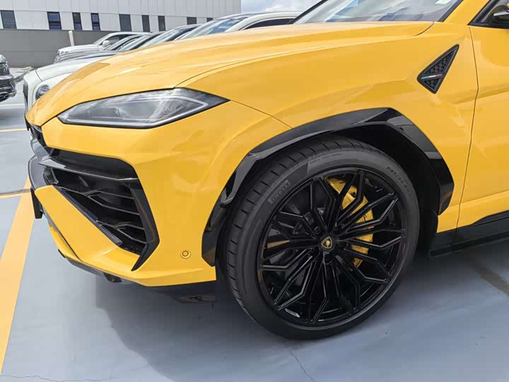 Фото 2 - Lamborghini Urus SE