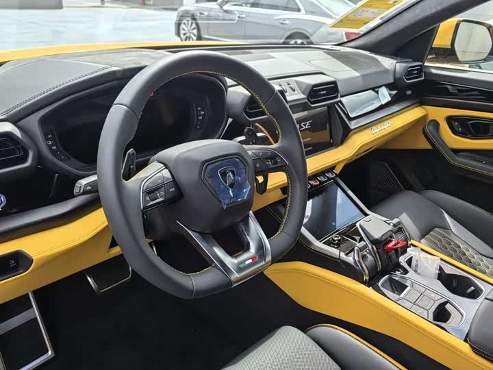 Фото 5 - Lamborghini Urus SE