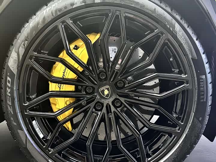 Фото 9 - Lamborghini Urus SE