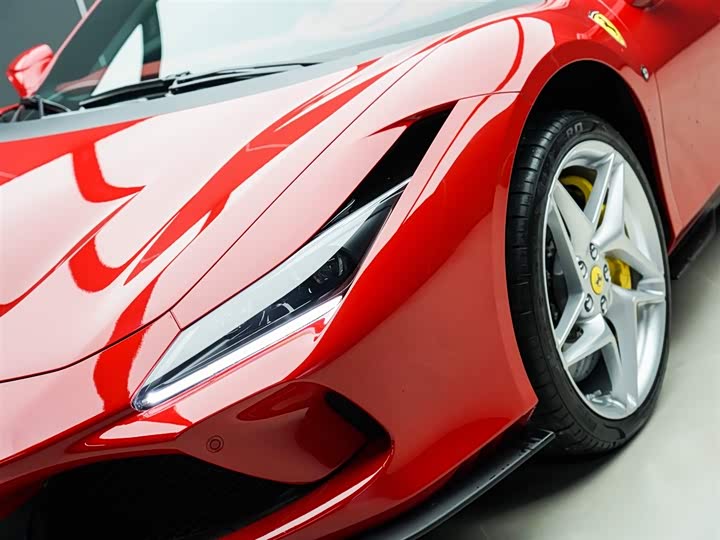Фото 2 - Ferrari F8