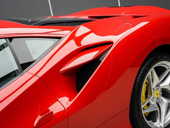 Фото 6 - Ferrari F8