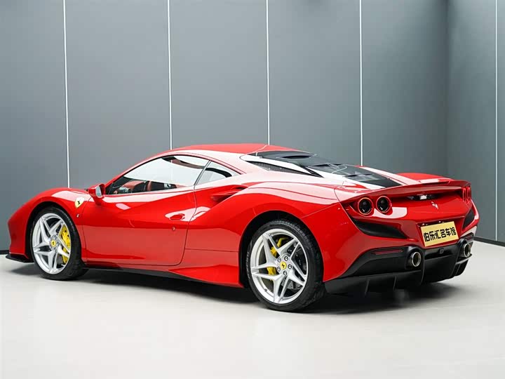 Фото 8 - Ferrari F8