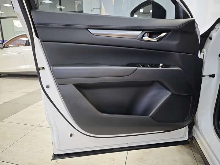 Фото 8 - Mazda CX-5