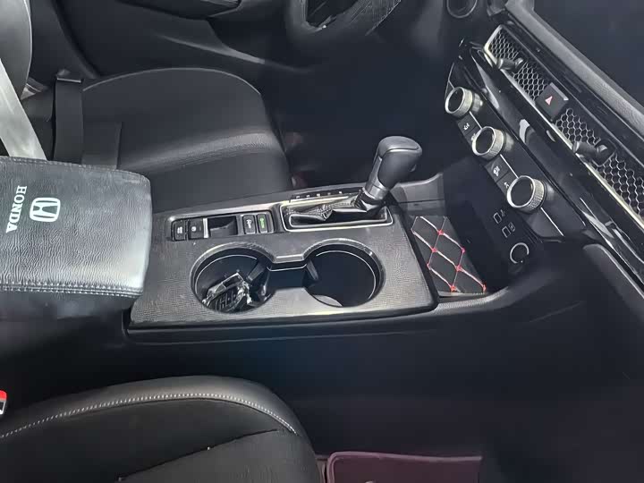 Фото 8 - Honda Accord