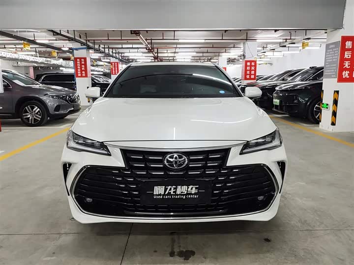 Photo 2 - Toyota Avalon