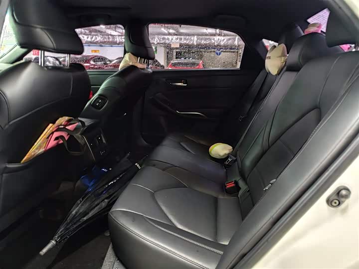 Photo 5 - Toyota Avalon