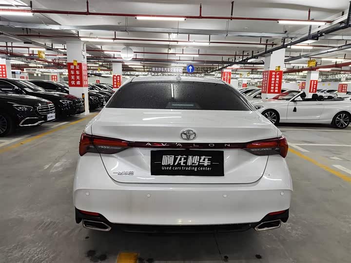 Photo 7 - Toyota Avalon