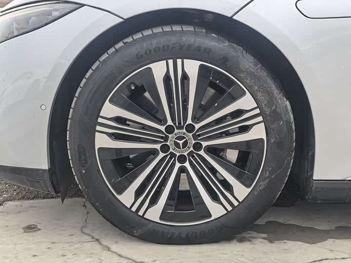 Фото 8 - Mercedes-Benz EQS