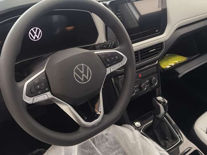Фото 2 - Volkswagen Tharu