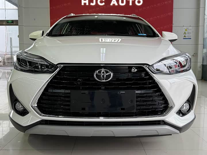 Photo 1 - Toyota Yaris L Hatchback