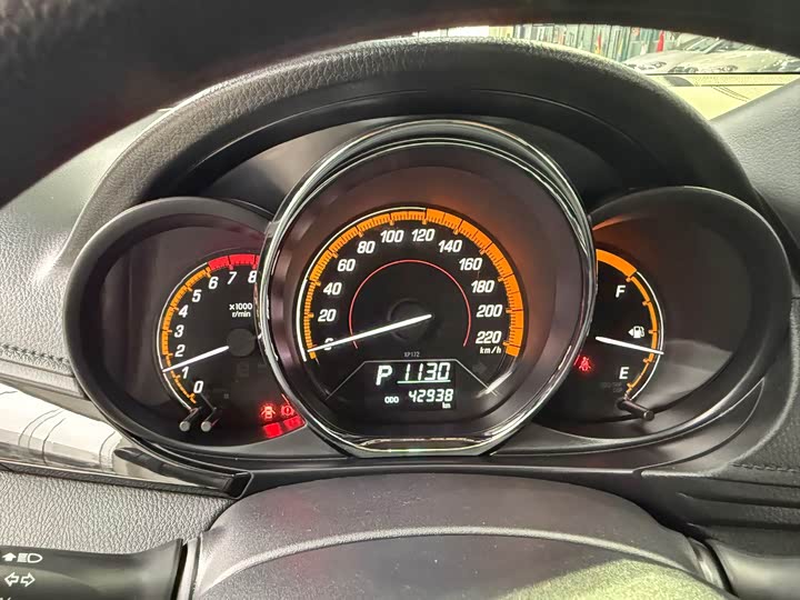 Photo 9 - Toyota Yaris L Hatchback