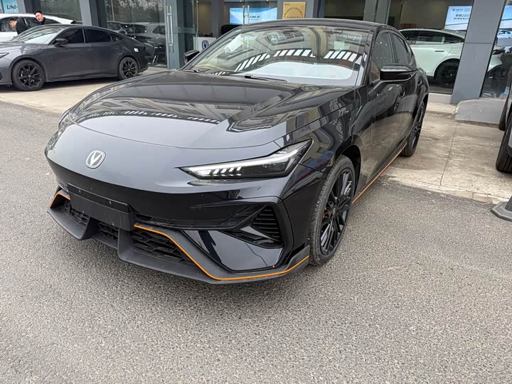 Фото 1 - Changan UNI-V