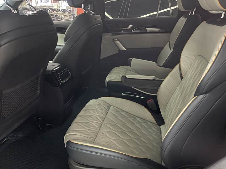 Фото 6 - BYD Tang Hybrid/EV