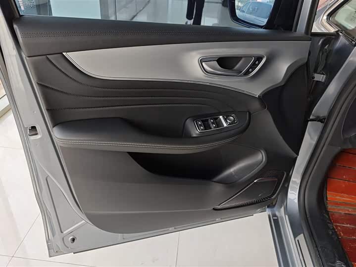 Фото 7 - Roewe iMax 8