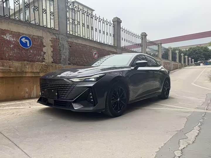 Фото 1 - Changan UNI-V