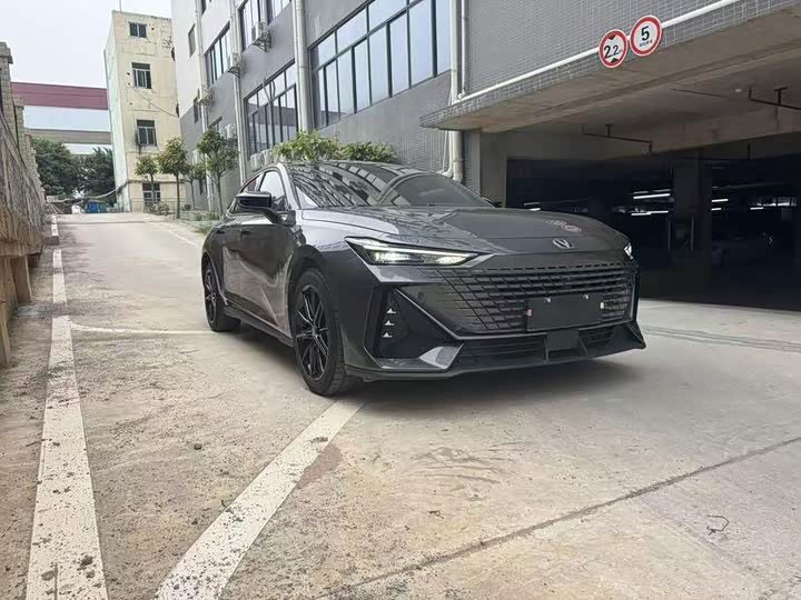 Фото 3 - Changan UNI-V