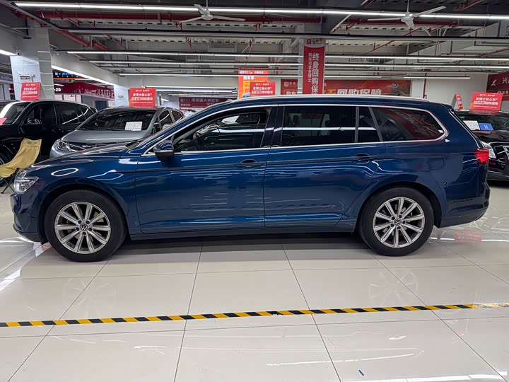 Фото 7 - Volkswagen Passat Variant