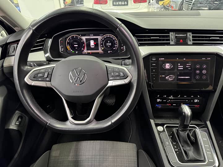 Фото 9 - Volkswagen Passat Variant