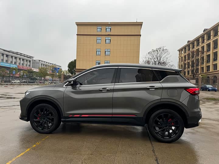 Фото 9 - Geely Coolray