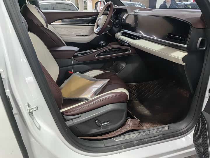 Фото 7 - Geely Monjaro