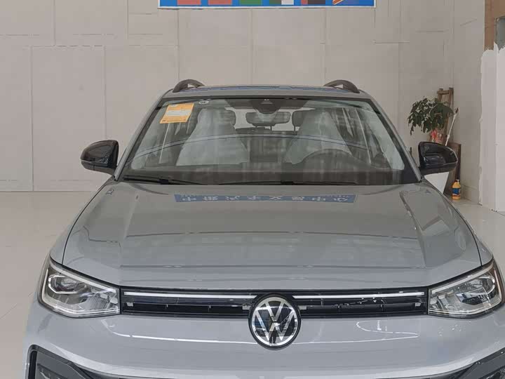 Фото 1 - Volkswagen Tharu