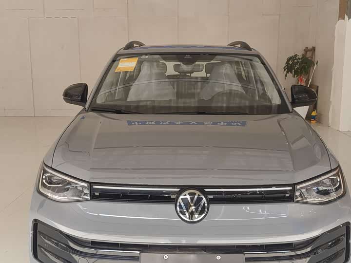 Фото 2 - Volkswagen Tharu