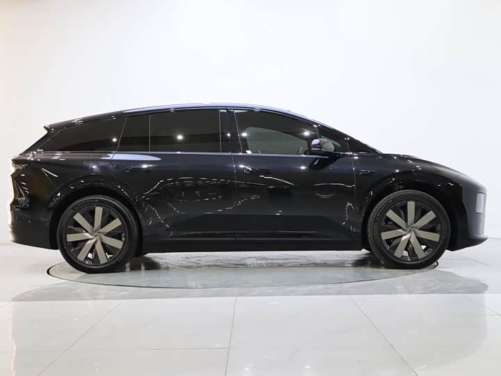 Фото 2 - LiXiang i6