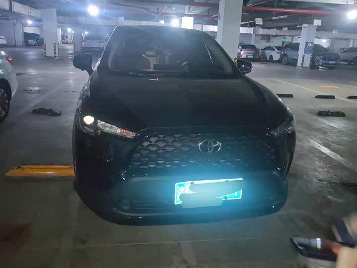 Photo 2 - Toyota Corolla Cross