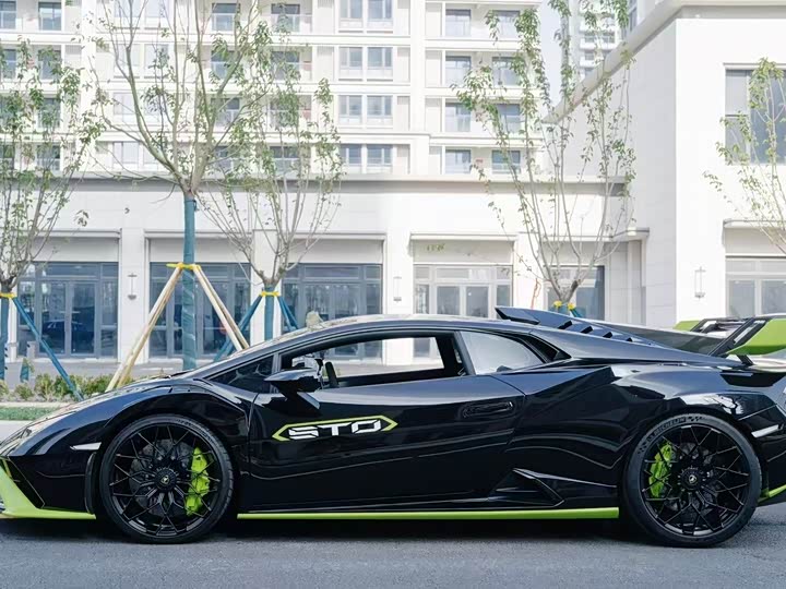 Фото 3 - Lamborghini Huracán