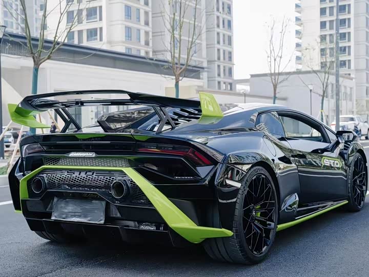 Фото 4 - Lamborghini Huracán