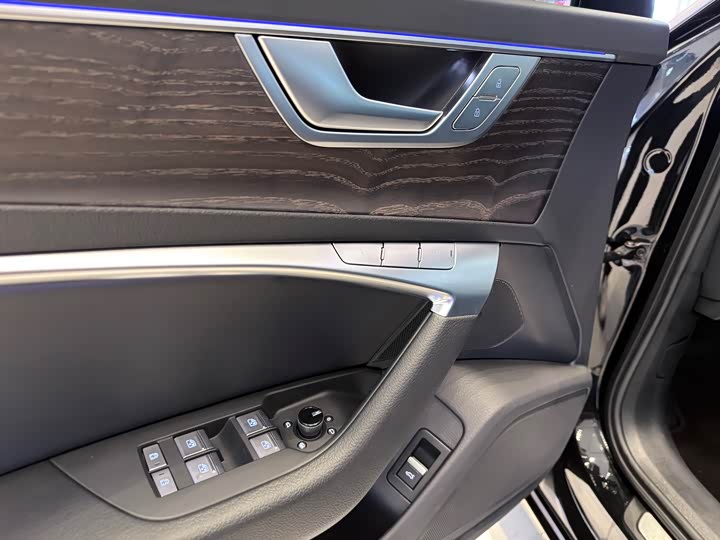 Фото 5 - Audi A6L