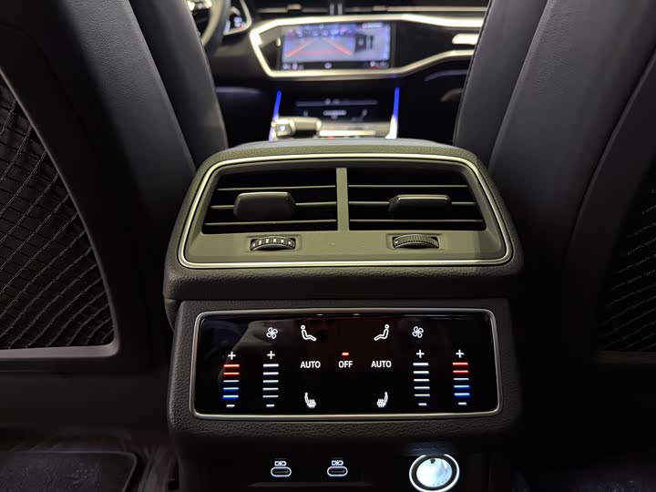 Фото 9 - Audi A6L