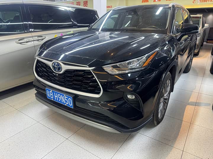 Фото 1 - Toyota Highlander