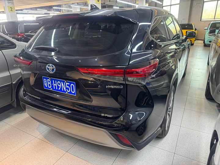 Фото 4 - Toyota Highlander