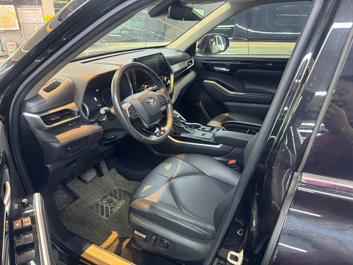 Фото 7 - Toyota Highlander