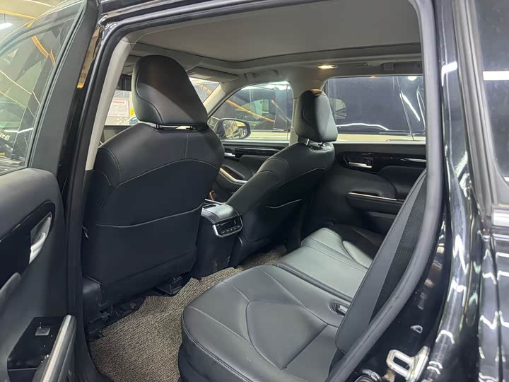 Фото 9 - Toyota Highlander